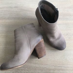 BP Trolly taupe genuine leather booties